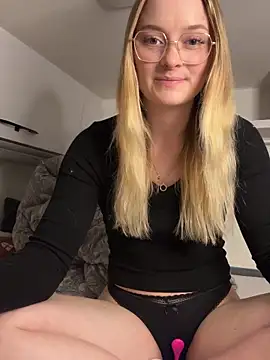 melanieTesss online show from 05/11/26, 09:04