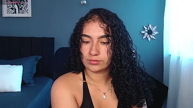 Snapshot of Sofia-bloom chatting on 02/25/26, 01:43 Sofia-bloom online show from 02/25/26, 01:43