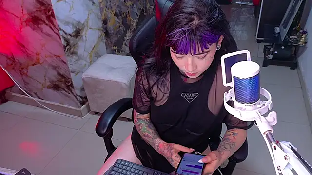Snapshot of nova_kitttyy chatting on 06/17/26, 04:26 nova kitttyy online show from 06/17/26, 04:26