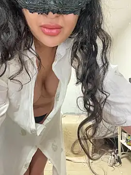 Snapshot of katy_nour chatting on 04/22/26, 05:36 katy nour online show from 04/22/26, 05:36
