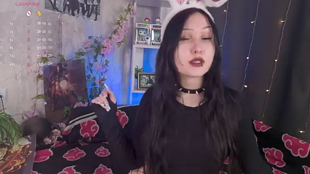 Snapshot of ThoraHaring chatting on 04/19/26, 05:29 ThoraHaring online show from 04/19/26, 05:29