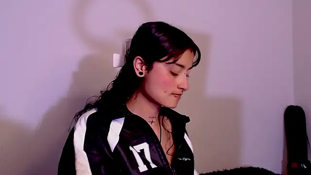 Snapshot of Lili__Clan chatting on 02/24/26, 08:51 Lili Clan online show from 02/24/26, 08:51