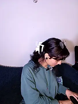 Snapshot of Lili__Clan chatting on 03/04/26, 11:00 Lili Clan online show from 03/04/26, 11:00