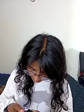 Snapshot of Lili__Clan chatting on 04/04/26, 01:37 Lili Clan online show from 04/04/26, 01:37