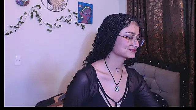 Snapshot of Lili__Clan chatting on 06/28/26, 07:47 Lili Clan online show from 06/28/26, 07:47