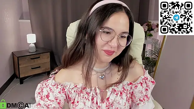 Snapshot of leylamirage chatting on 02/20/26, 02:06 leylamirage online show from 02/20/26, 02:06