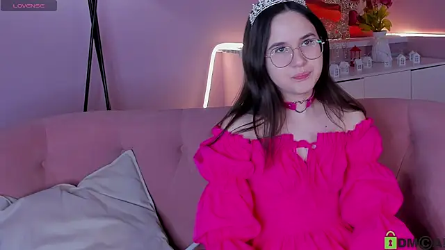 Snapshot of leylamirage chatting on 03/10/26, 12:32 leylamirage online show from 03/10/26, 12:32