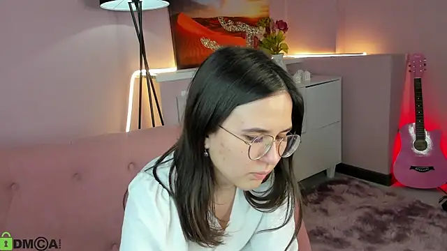 Snapshot of leylamirage chatting on 03/13/26, 01:51 leylamirage online show from 03/13/26, 01:51