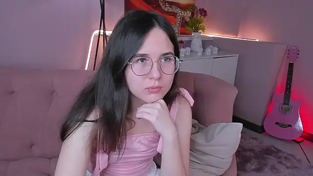 Snapshot of leylamirage chatting on 03/14/26, 12:32 leylamirage online show from 03/14/26, 12:32