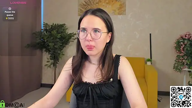 Snapshot of leylamirage chatting on 03/30/26, 01:01 leylamirage online show from 03/30/26, 01:01