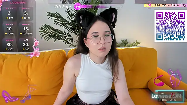 Snapshot of leylamirage chatting on 06/17/26, 01:45 leylamirage online show from 06/17/26, 01:45