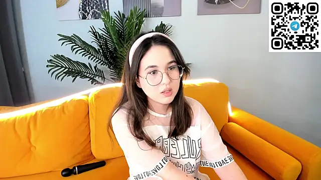 Snapshot of leylamirage chatting on 06/24/26, 12:26 leylamirage online show from 06/24/26, 12:26
