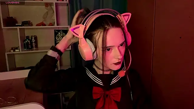 Snapshot of MabelDefina chatting on 02/19/26, 12:01 MabelDefina online show from 02/19/26, 12:01