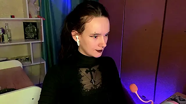 Snapshot of MabelDefina chatting on 03/16/26, 11:03 MabelDefina online show from 03/16/26, 11:03