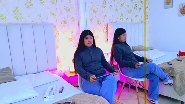 Khloe Moon online show from 04/28/26, 12:21