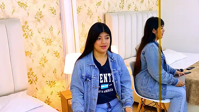 Khloe Moon online show from 05/05/26, 12:13