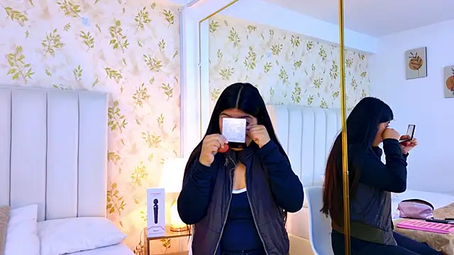 Khloe Moon online show from 05/07/26, 12:10