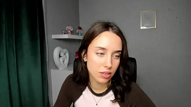AdeleSolo online show from 06/17/26, 05:32