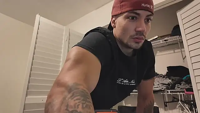 Snapshot of Alejandrosolerxxx chatting on 02/17/26, 03:51 Alejandrosolerxxx online show from 02/17/26, 03:51