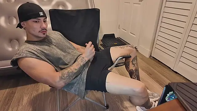 Snapshot of Alejandrosolerxxx chatting on 03/07/26, 02:41 Alejandrosolerxxx online show from 03/07/26, 02:41