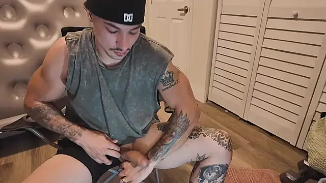 Snapshot of Alejandrosolerxxx chatting on 03/07/26, 08:39 Alejandrosolerxxx online show from 03/07/26, 08:39