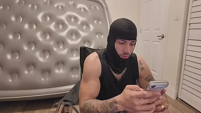 Snapshot of Alejandrosolerxxx chatting on 03/08/26, 05:33 Alejandrosolerxxx online show from 03/08/26, 05:33