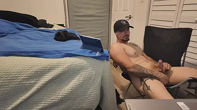 Snapshot of Alejandrosolerxxx chatting on 05/06/26, 05:03 Alejandrosolerxxx online show from 05/06/26, 05:03