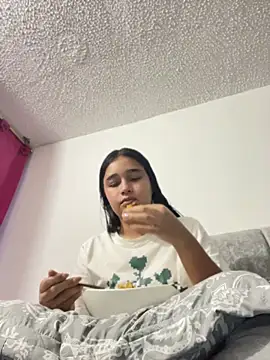 I Samanthaa online show from 05/04/26, 11:01