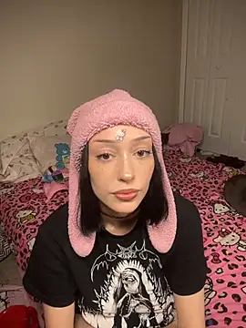 Snapshot of strwbrrymilk chatting on 03/14/26, 03:01 strwbrrymilk online show from 03/14/26, 03:01