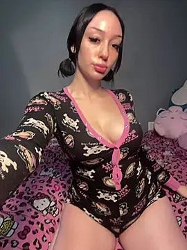 strwbrrymilk online show from 06/23/26, 04:32