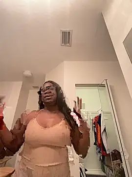 Snapshot of NiomiDivine chatting on 02/19/26, 04:52 NiomiDivine online show from 02/19/26, 04:52
