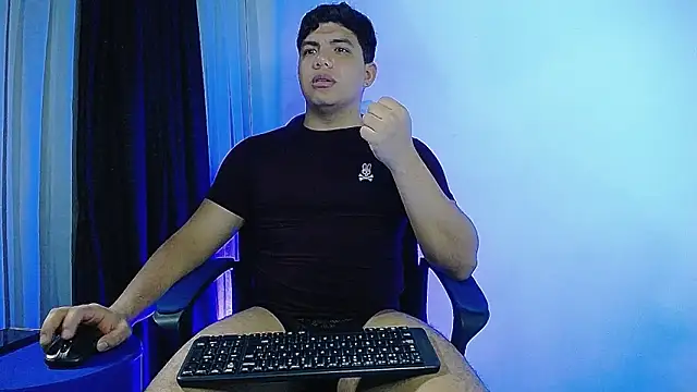 Snapshot of Uriel_Ray_ chatting on 03/02/26, 09:32 Uriel Ray online show from 03/02/26, 09:32