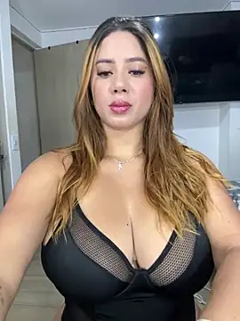 Snapshot of angelinadreamss chatting on 07/16/26, 01:28 angelinadreamss online show from 07/16/26, 01:28