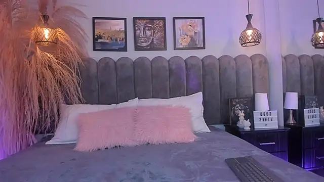 Bella  Peach online show from 04/29/26, 03:32