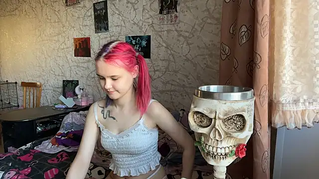 Snapshot of AmaliaJess chatting on 04/29/26, 01:48 AmaliaJess online show from 04/29/26, 01:48