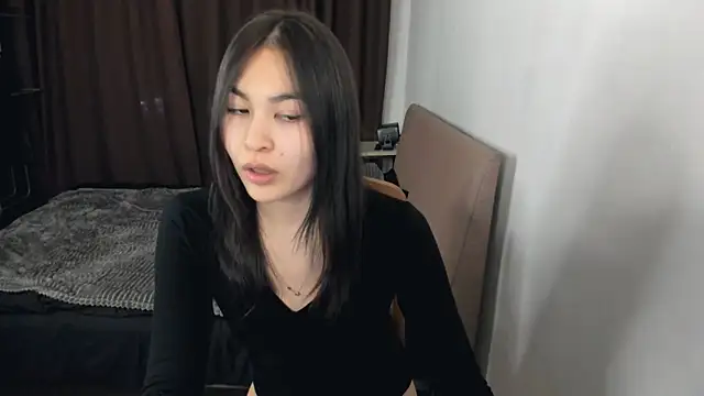 Snapshot of moon_bloom chatting on 03/12/26, 12:17 moon bloom online show from 03/12/26, 12:17