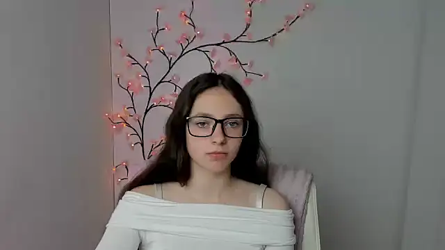 KissMeJulia online show from 05/04/26, 05:36