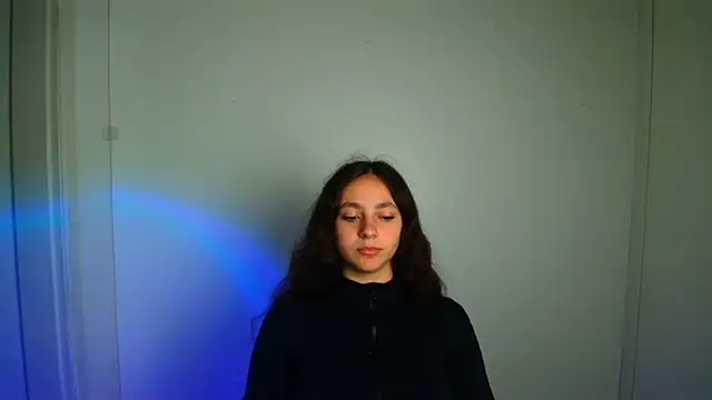 KissMeJulia online show from 05/13/26, 10:34