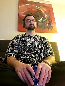 Snapshot of LargeLith chatting on 03/03/26, 10:15 LargeLith online show from 03/03/26, 10:15