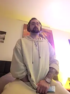 Snapshot of LargeLith chatting on 03/06/26, 10:17 LargeLith online show from 03/06/26, 10:17