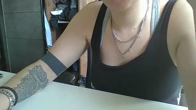 Snapshot of Geileboef28 chatting on 03/15/26, 02:12 Geileboef28 online show from 03/15/26, 02:12