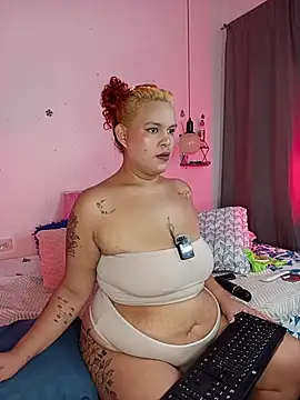 Snapshot of moni_bbw chatting on 06/25/26, 03:38 moni bbw online show from 06/25/26, 03:38