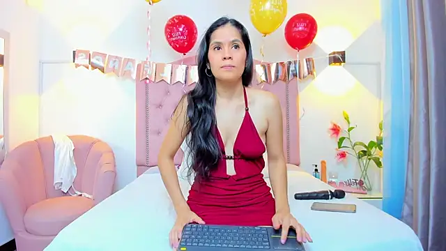 Snapshot of Paulynavera chatting on 05/19/26, 01:28 Paulynavera online show from 05/19/26, 01:28