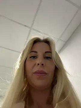 Snapshot of LisaMurr chatting on 06/01/26, 02:08 LisaMurr online show from 06/01/26, 02:08