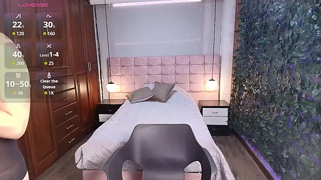 MoriahStorm online show from 06/08/26, 01:22