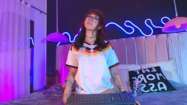 alixx von d online show from 06/20/26, 09:34