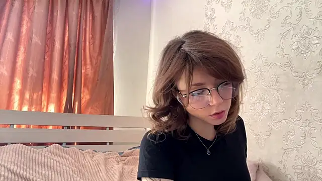 Snapshot of aera_elese chatting on 04/14/26, 09:04 aera elese online show from 04/14/26, 09:04