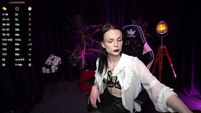 Snapshot of Wild_Alice_me chatting on 03/17/26, 04:21 Wild Alice me online show from 03/17/26, 04:21