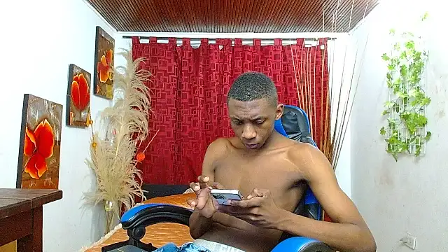 Snapshot of milo018 chatting on 02/27/26, 09:26 milo018 online show from 02/27/26, 09:26