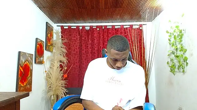 Snapshot of milo018 chatting on 03/04/26, 09:21 milo018 online show from 03/04/26, 09:21